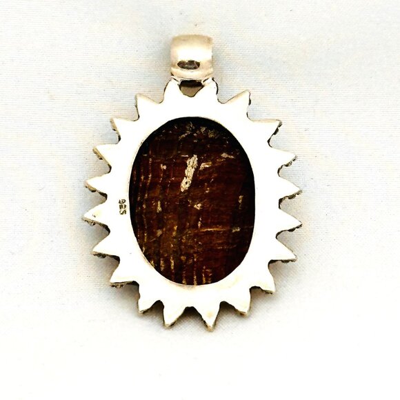 One of a Kind Iridescent mother of pearl in Unique Sterling Silver Setting - Picture 4 of 5